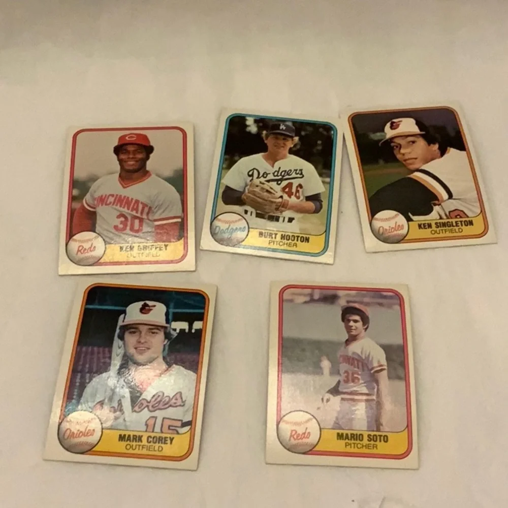 Bundle of Baseball Cards Lot 170